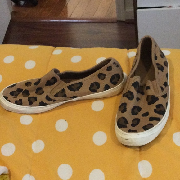 Old navy slip on animal print low top sneakers , 7. - Picture 3 of 6